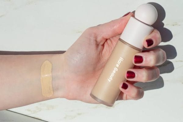 Rare Beauty Liquid Touch Weightless Foundation - Image 3