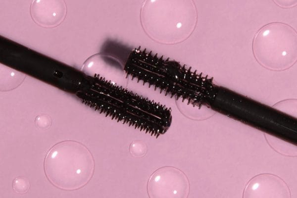 Huda Beauty Legit Lashes Waterproof Topcoat - Image 4