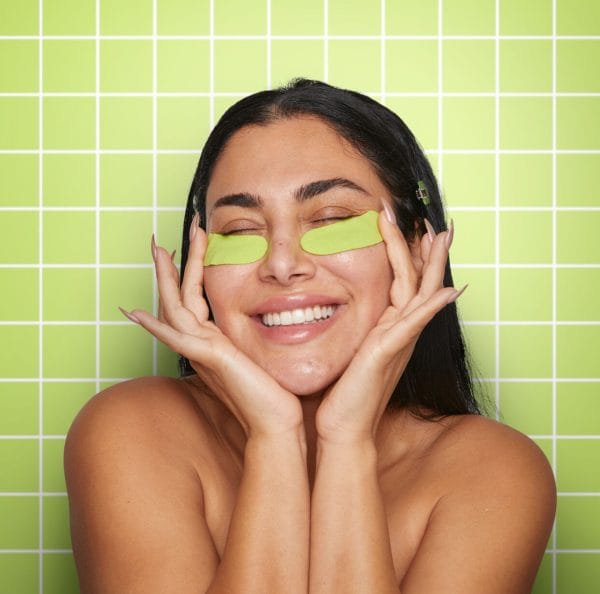 Huda Beauty Eye Lift & Contour Eye Masks - Image 3