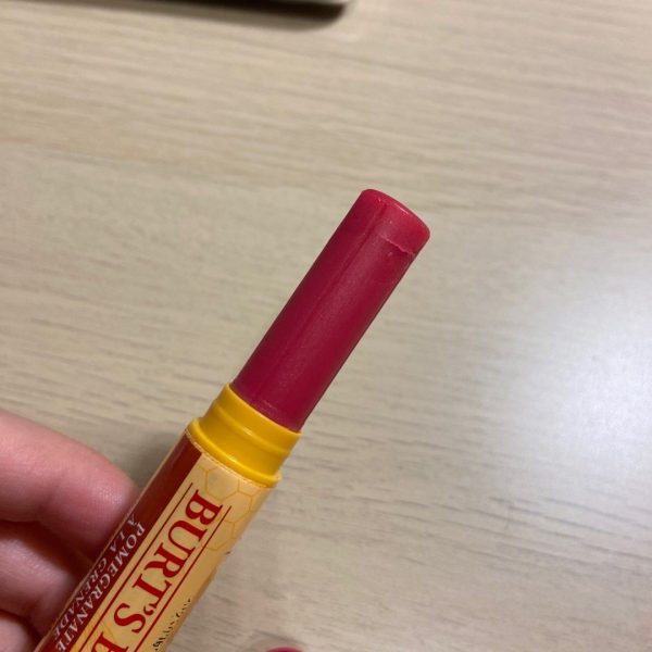 Burt’s Bees Pomegranate Moisturising Lip Balm - Image 3