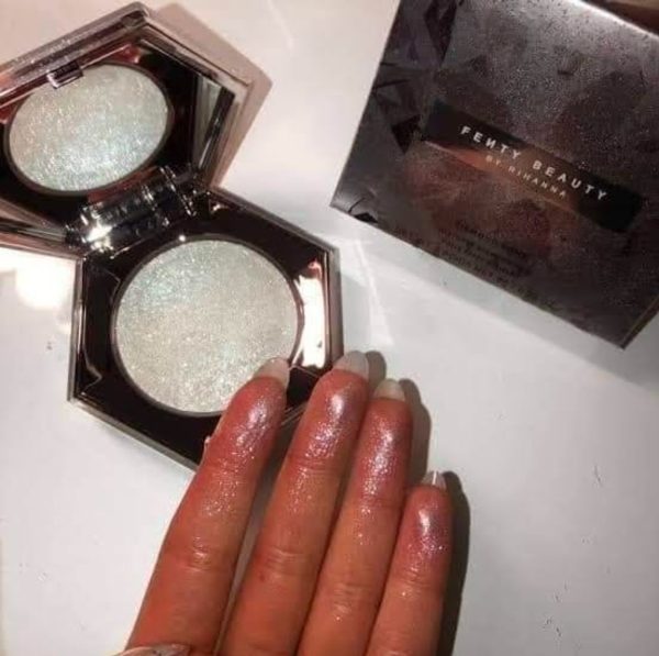 Fenty Beauty Diamond Bomb All Over Diamond Veil Highlighter - How Many Carats - Image 4