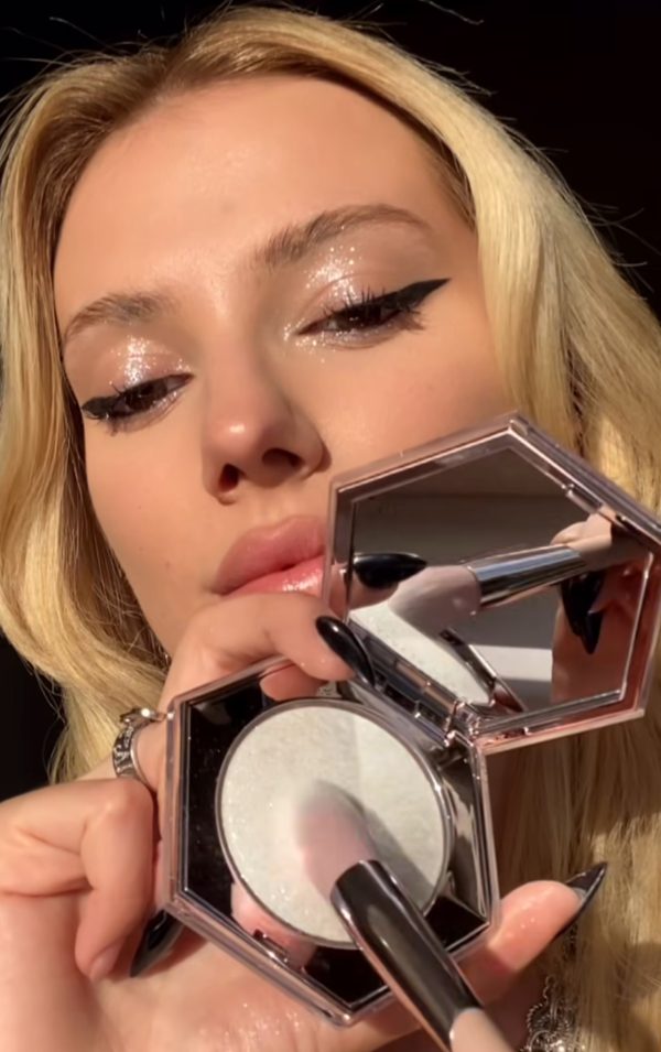 Fenty Beauty Diamond Bomb All Over Diamond Veil Highlighter - How Many Carats - Image 5